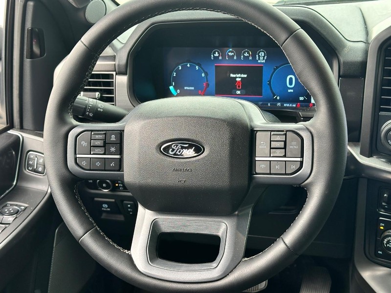 Ford F-150 Vehicle Full-screen Gallery Image 11