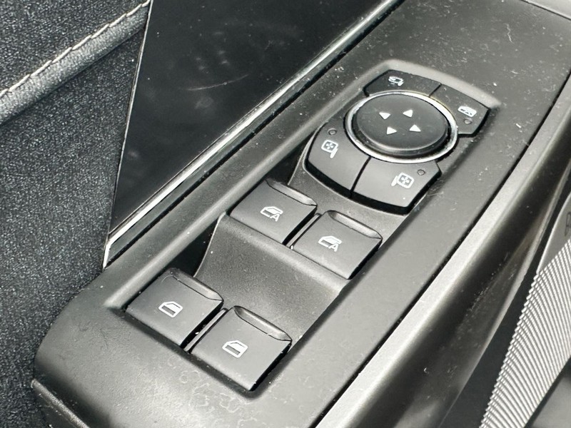 Ford F-150 Vehicle Full-screen Gallery Image 14