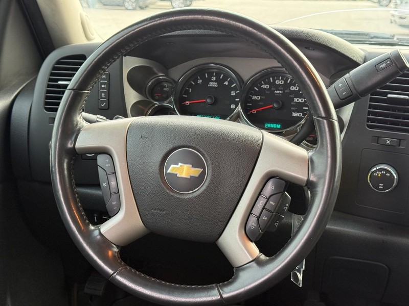 Chevrolet Silverado 1500 Vehicle Full-screen Gallery Image 11