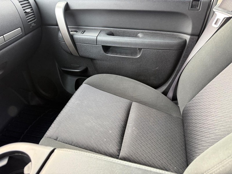 Chevrolet Silverado 1500 Vehicle Full-screen Gallery Image 16