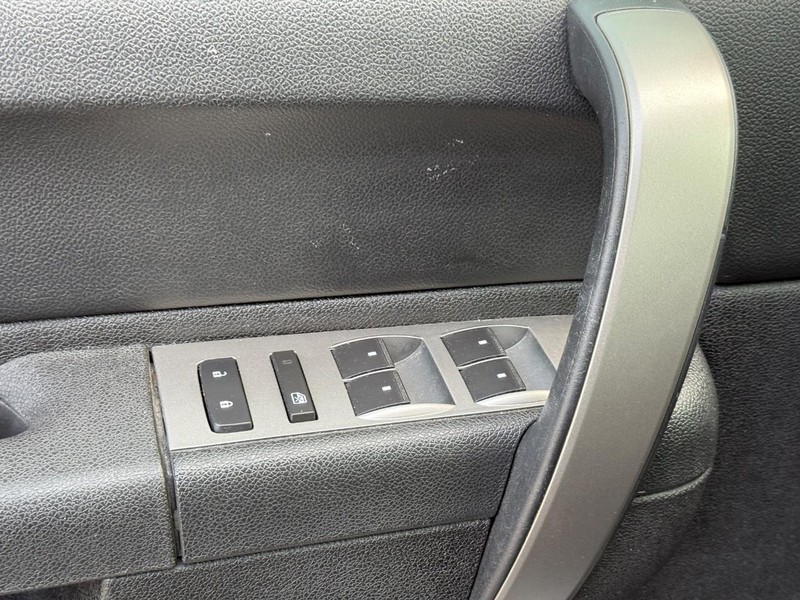 Chevrolet Silverado 1500 Vehicle Full-screen Gallery Image 19