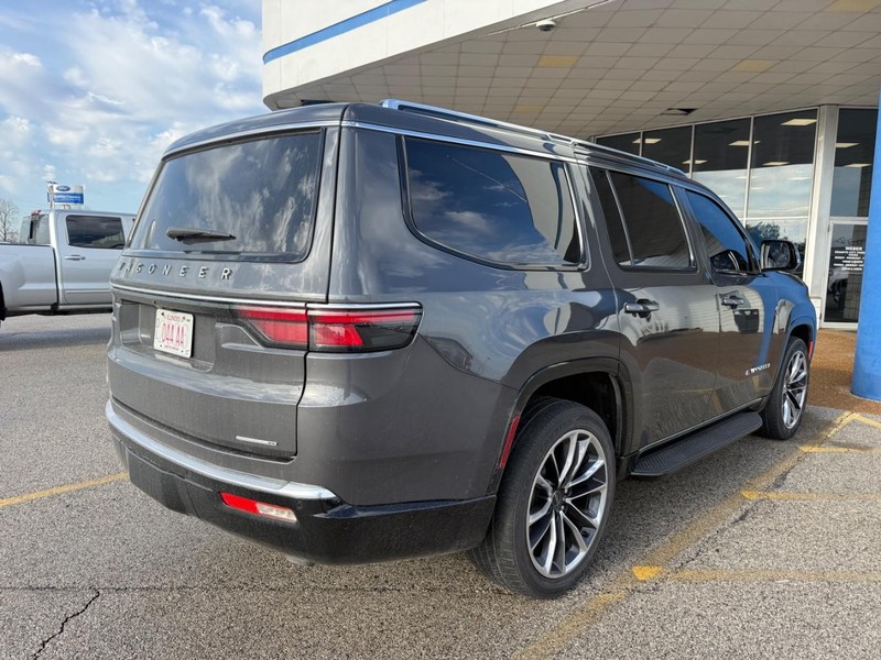Jeep Wagoneer Vehicle Full-screen Gallery Image 2