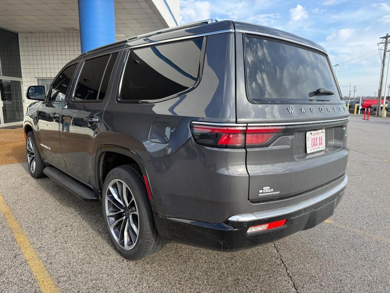 Jeep Wagoneer Vehicle Full-screen Gallery Image 3