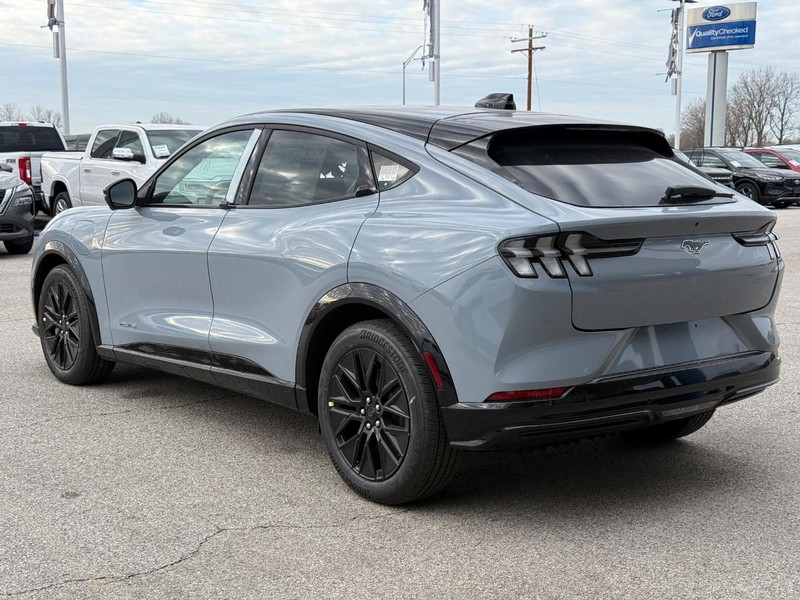 Ford Mustang Mach-E Vehicle Full-screen Gallery Image 3