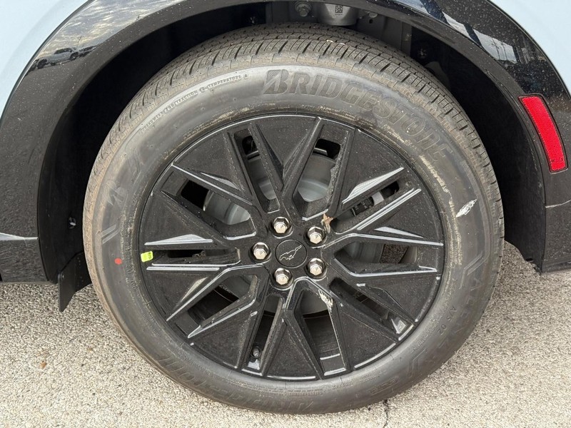 Ford Mustang Mach-E Vehicle Full-screen Gallery Image 4