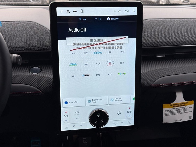 Ford Mustang Mach-E Vehicle Full-screen Gallery Image 8