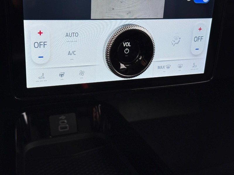 Ford Mustang Mach-E Vehicle Full-screen Gallery Image 13