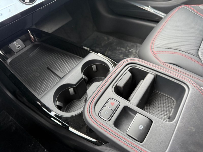 Ford Mustang Mach-E Vehicle Full-screen Gallery Image 14