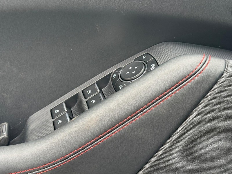 Ford Mustang Mach-E Vehicle Full-screen Gallery Image 18