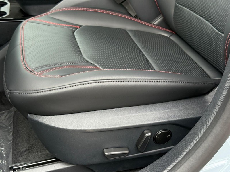 Ford Mustang Mach-E Vehicle Full-screen Gallery Image 19