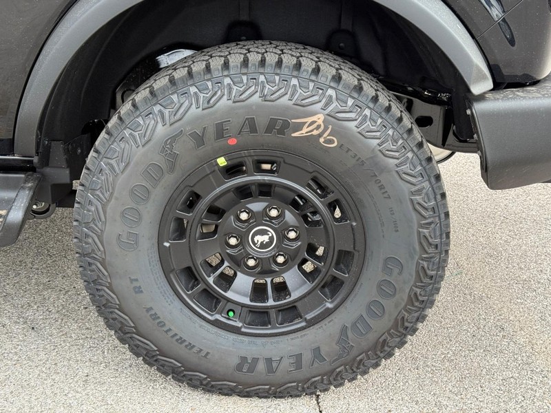 Ford Bronco Vehicle Full-screen Gallery Image 4