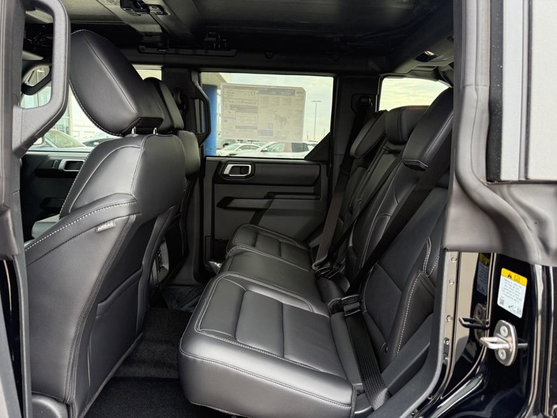 Ford Bronco Vehicle Full-screen Gallery Image 5