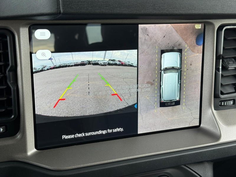 Ford Bronco Vehicle Full-screen Gallery Image 12