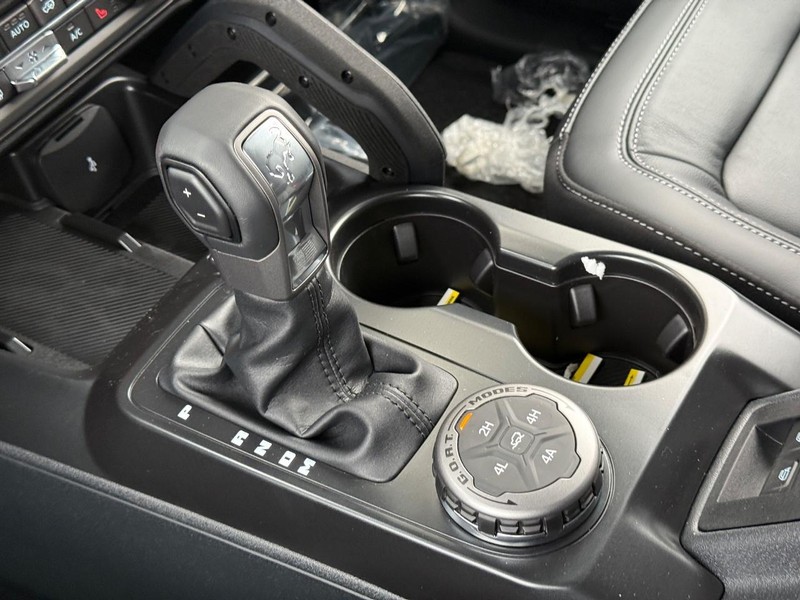 Ford Bronco Vehicle Full-screen Gallery Image 14