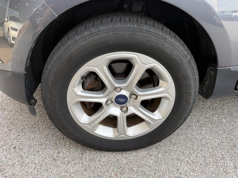 Ford EcoSport Vehicle Full-screen Gallery Image 3