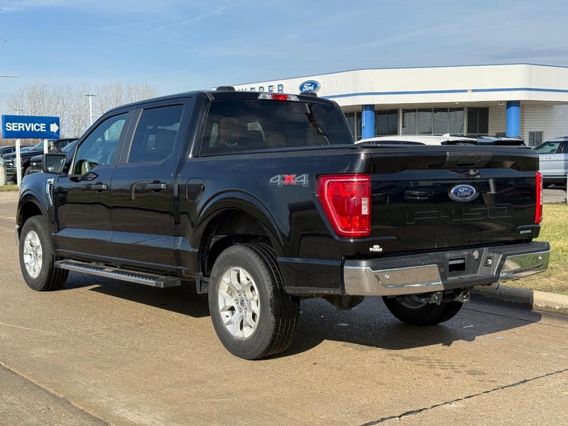 Ford F-150 Vehicle Full-screen Gallery Image 3