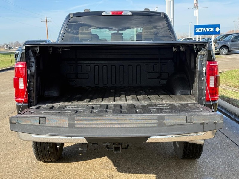 Ford F-150 Vehicle Full-screen Gallery Image 6