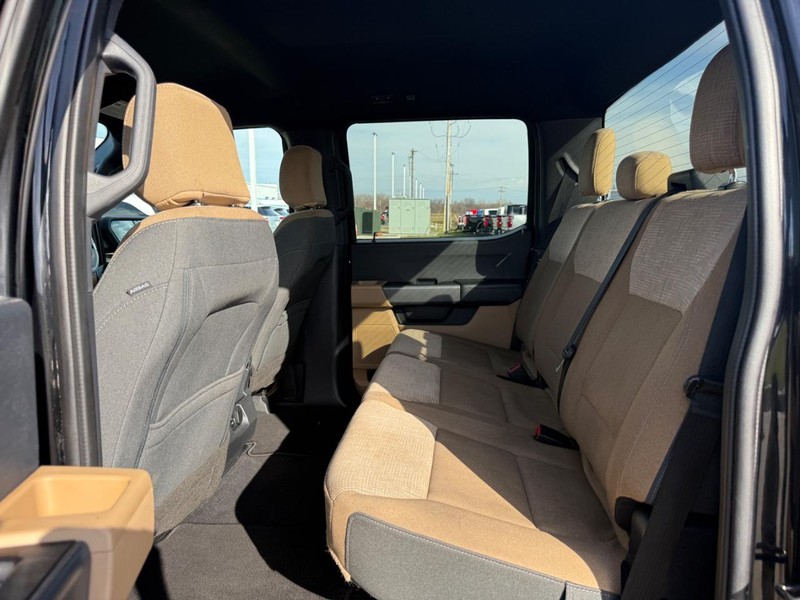 Ford F-150 Vehicle Full-screen Gallery Image 11