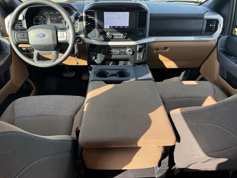 Ford F-150 Vehicle Full-screen Gallery Image 12