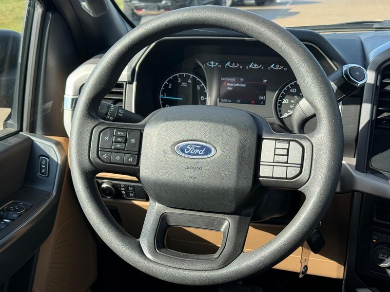 Ford F-150 Vehicle Full-screen Gallery Image 13