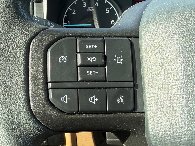 Ford F-150 Vehicle Full-screen Gallery Image 14