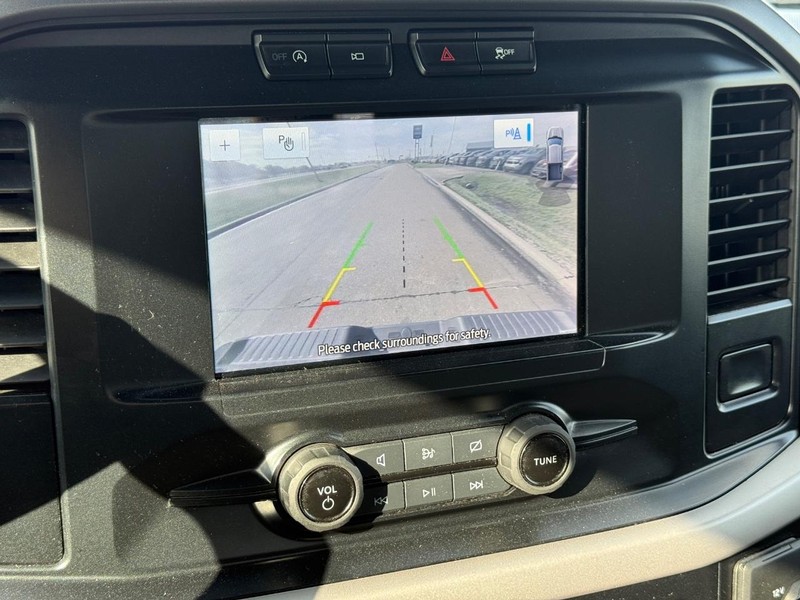 Ford F-150 Vehicle Full-screen Gallery Image 17