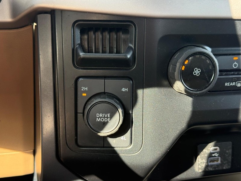 Ford F-150 Vehicle Full-screen Gallery Image 18