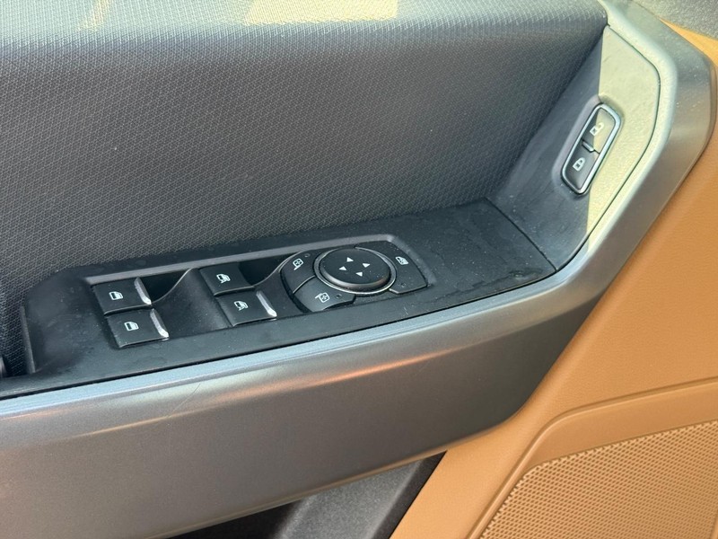 Ford F-150 Vehicle Full-screen Gallery Image 24