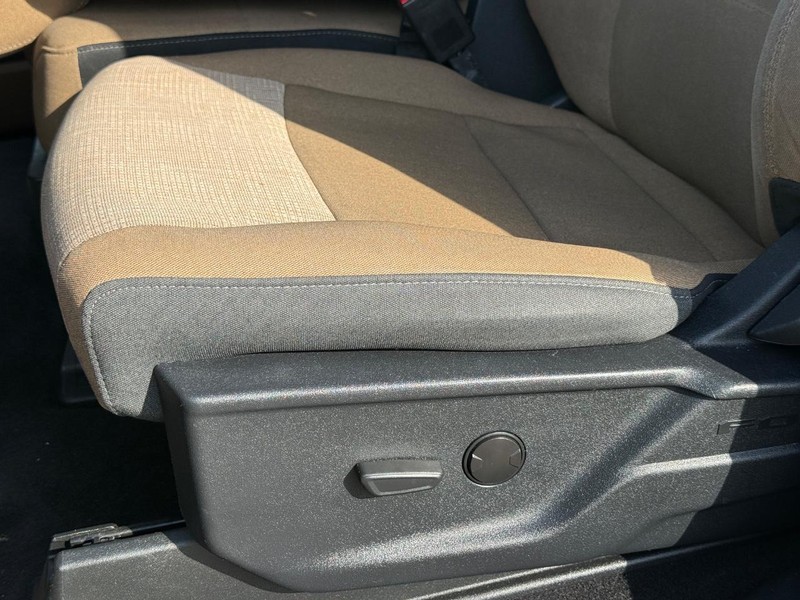 Ford F-150 Vehicle Full-screen Gallery Image 25