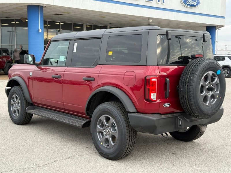 Ford Bronco Vehicle Full-screen Gallery Image 3