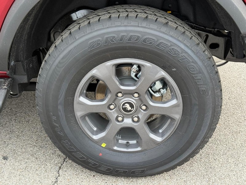 Ford Bronco Vehicle Full-screen Gallery Image 4