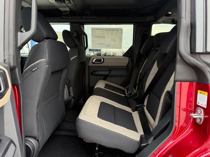 Ford Bronco Vehicle Full-screen Gallery Image 5