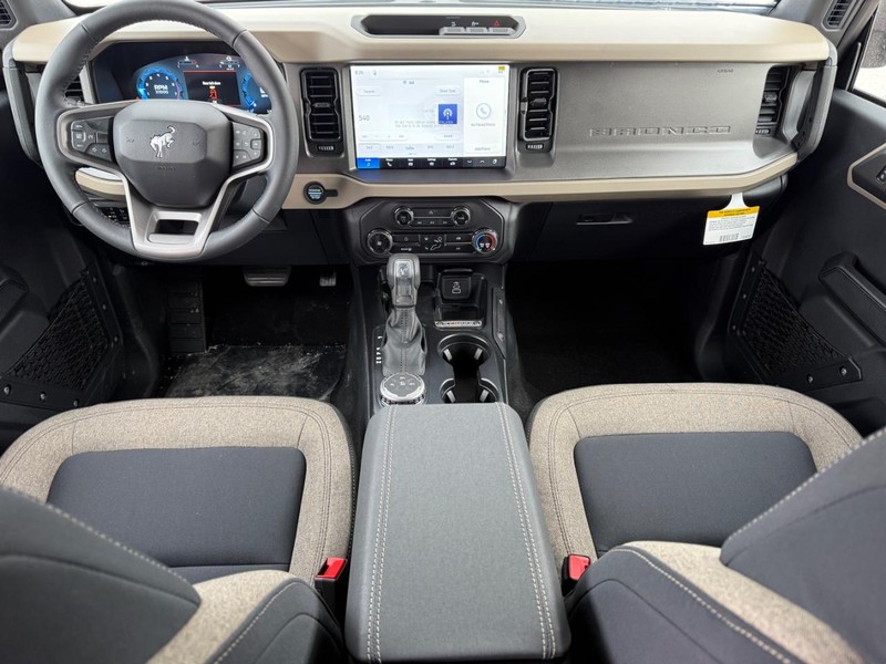 Ford Bronco Vehicle Full-screen Gallery Image 6