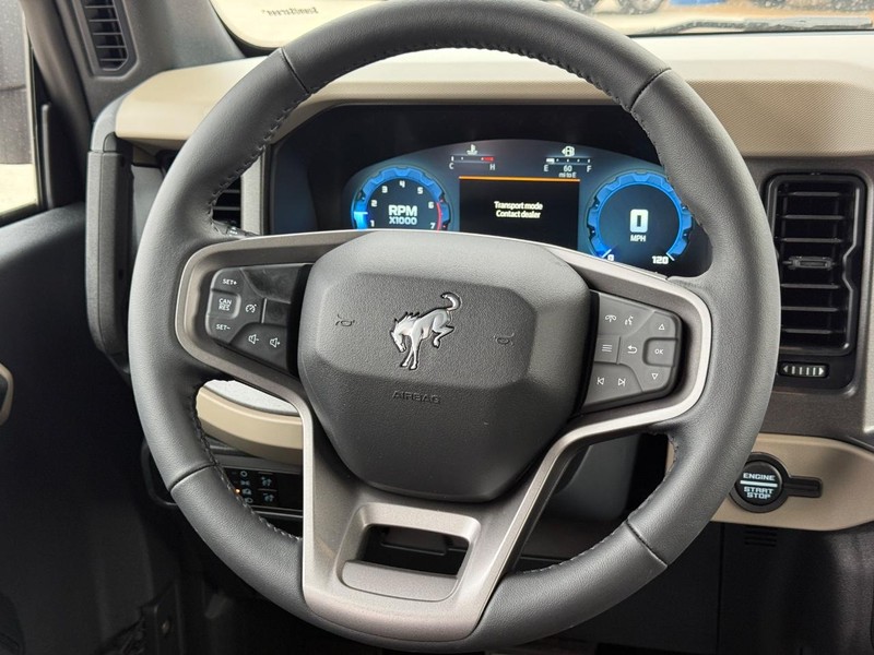 Ford Bronco Vehicle Full-screen Gallery Image 7