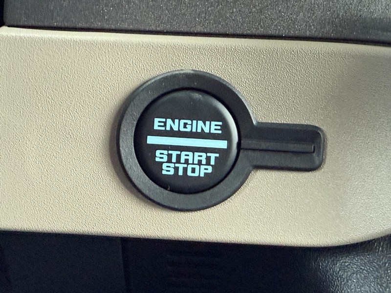 Ford Bronco Vehicle Full-screen Gallery Image 10