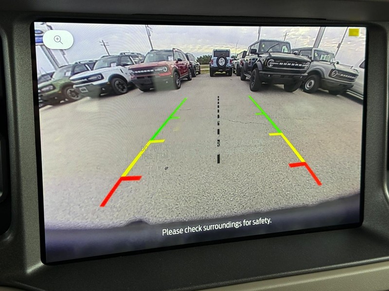 Ford Bronco Vehicle Full-screen Gallery Image 12