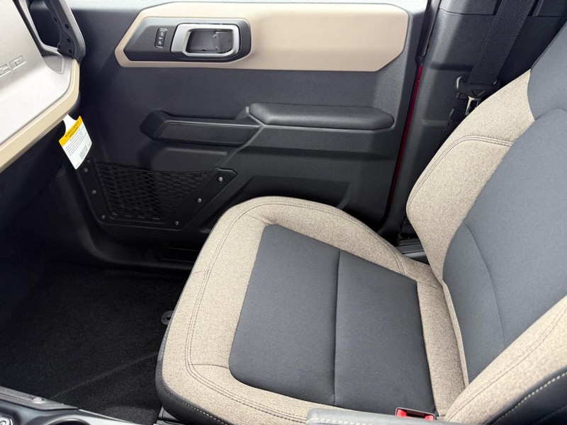 Ford Bronco Vehicle Full-screen Gallery Image 15