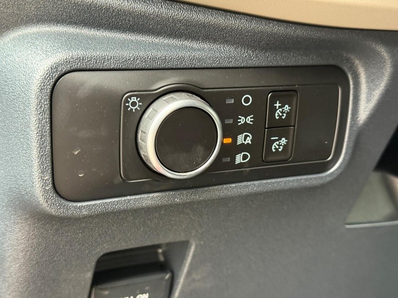 Ford Bronco Vehicle Full-screen Gallery Image 16