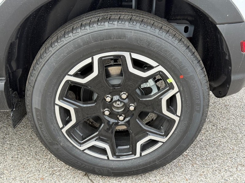 Ford Bronco Sport Vehicle Full-screen Gallery Image 4