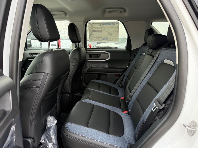 Ford Bronco Sport Vehicle Full-screen Gallery Image 5