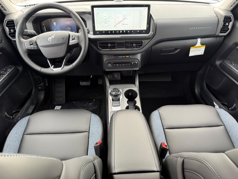 Ford Bronco Sport Vehicle Full-screen Gallery Image 6