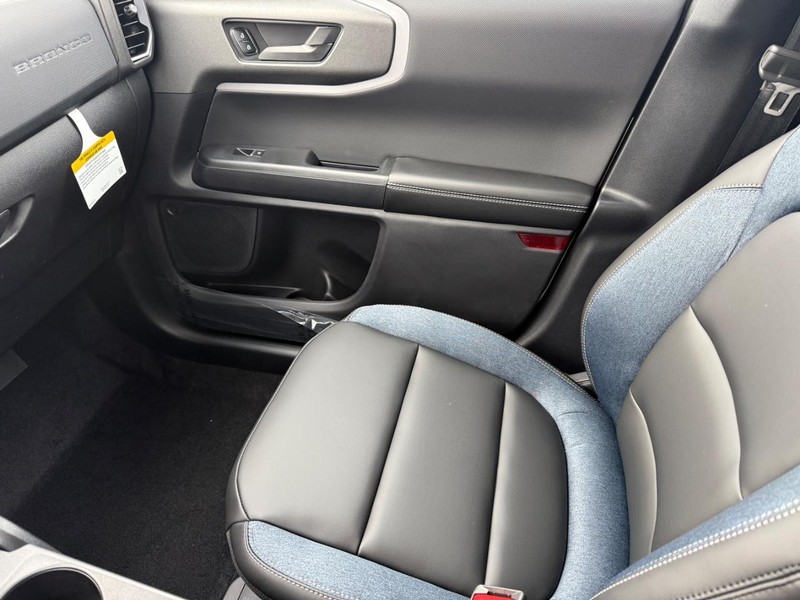 Ford Bronco Sport Vehicle Full-screen Gallery Image 14