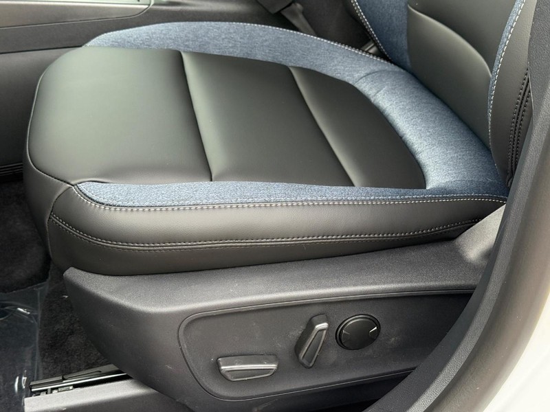 Ford Bronco Sport Vehicle Full-screen Gallery Image 17