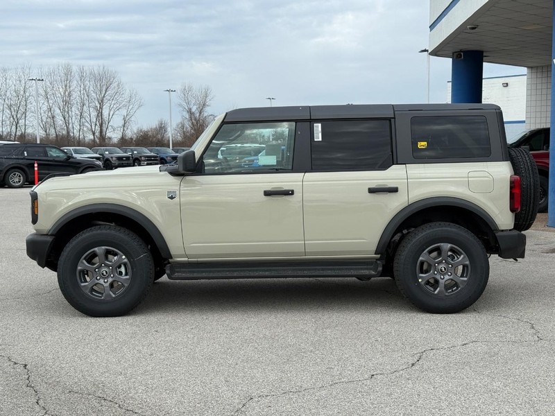 Ford Bronco Vehicle Full-screen Gallery Image 2