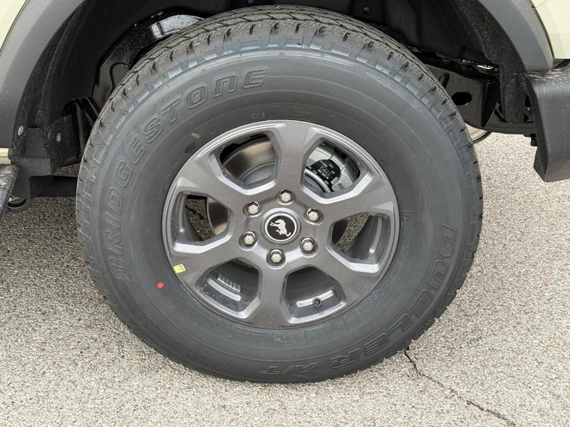 Ford Bronco Vehicle Full-screen Gallery Image 4