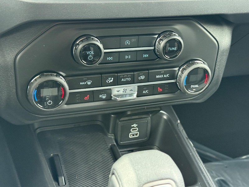 Ford Bronco Vehicle Full-screen Gallery Image 12