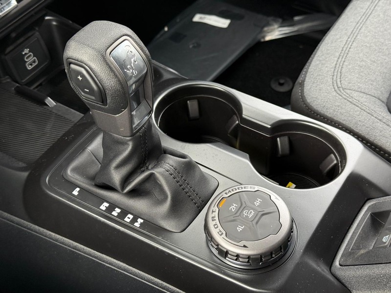 Ford Bronco Vehicle Full-screen Gallery Image 13