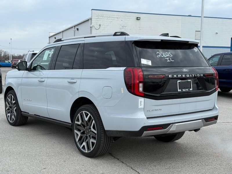 Ford Expedition Vehicle Full-screen Gallery Image 3