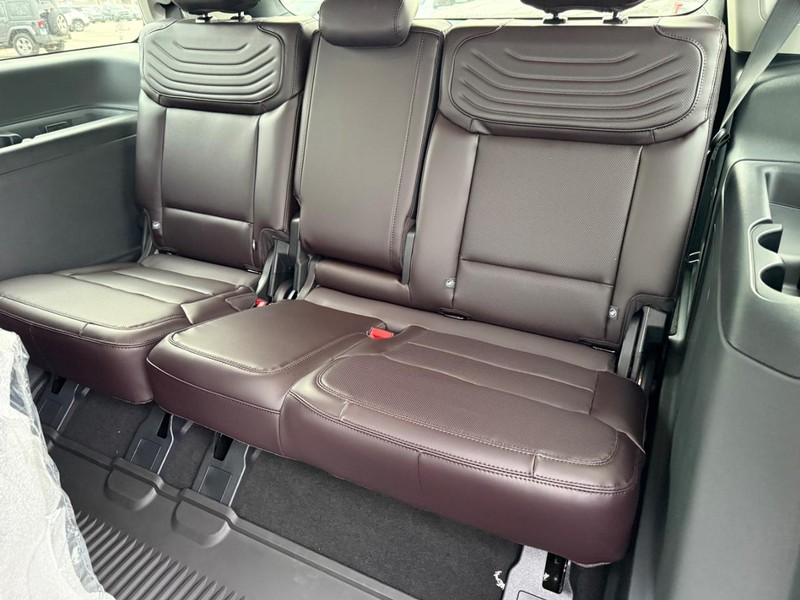 Ford Expedition Vehicle Full-screen Gallery Image 5