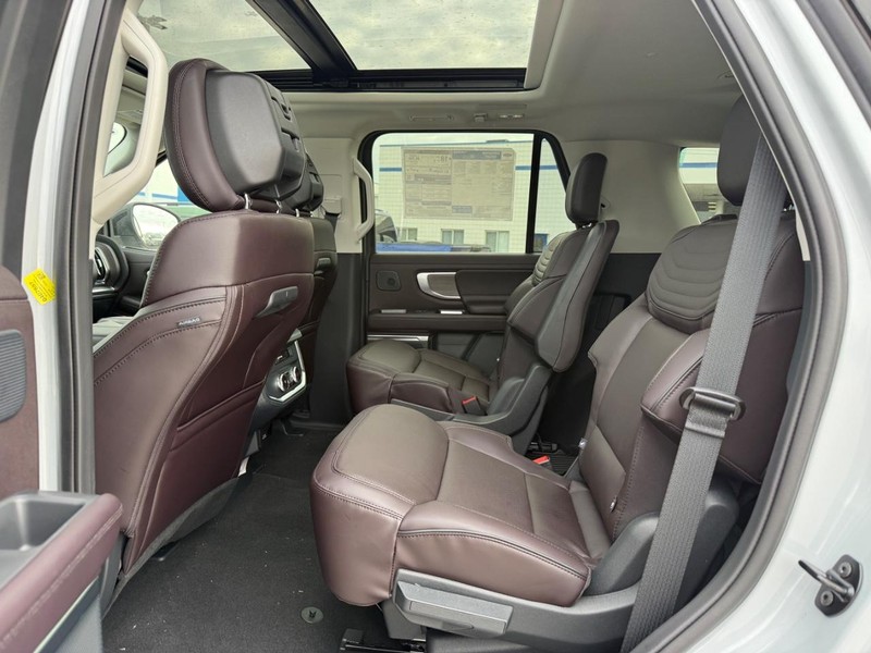 Ford Expedition Vehicle Full-screen Gallery Image 6